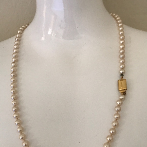 Vintage Monet Pearl Necklace Knotted Gold Clasp - Picture 4 of 8